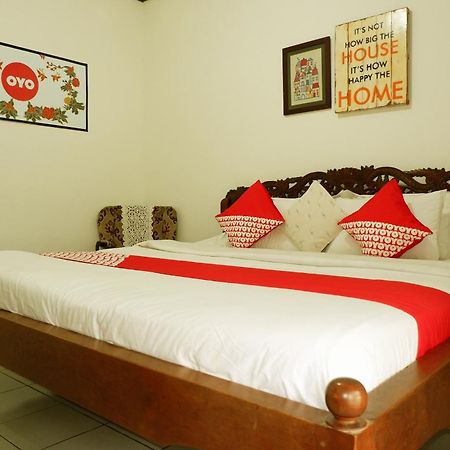 OYO 604 Cemara's Homestay Batu  Luaran gambar