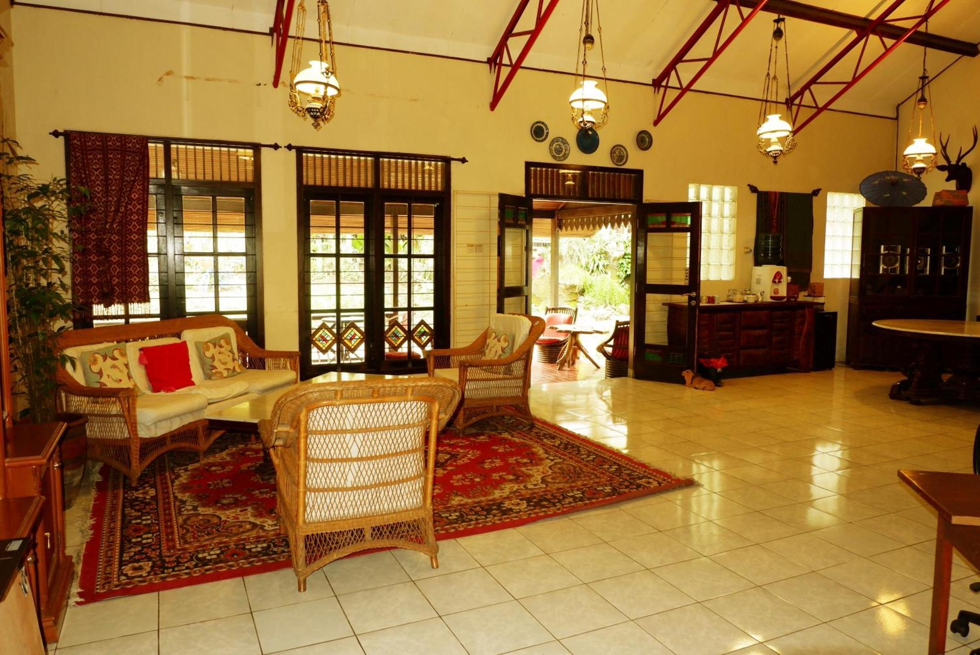 OYO 604 Cemara's Homestay Batu  Luaran gambar