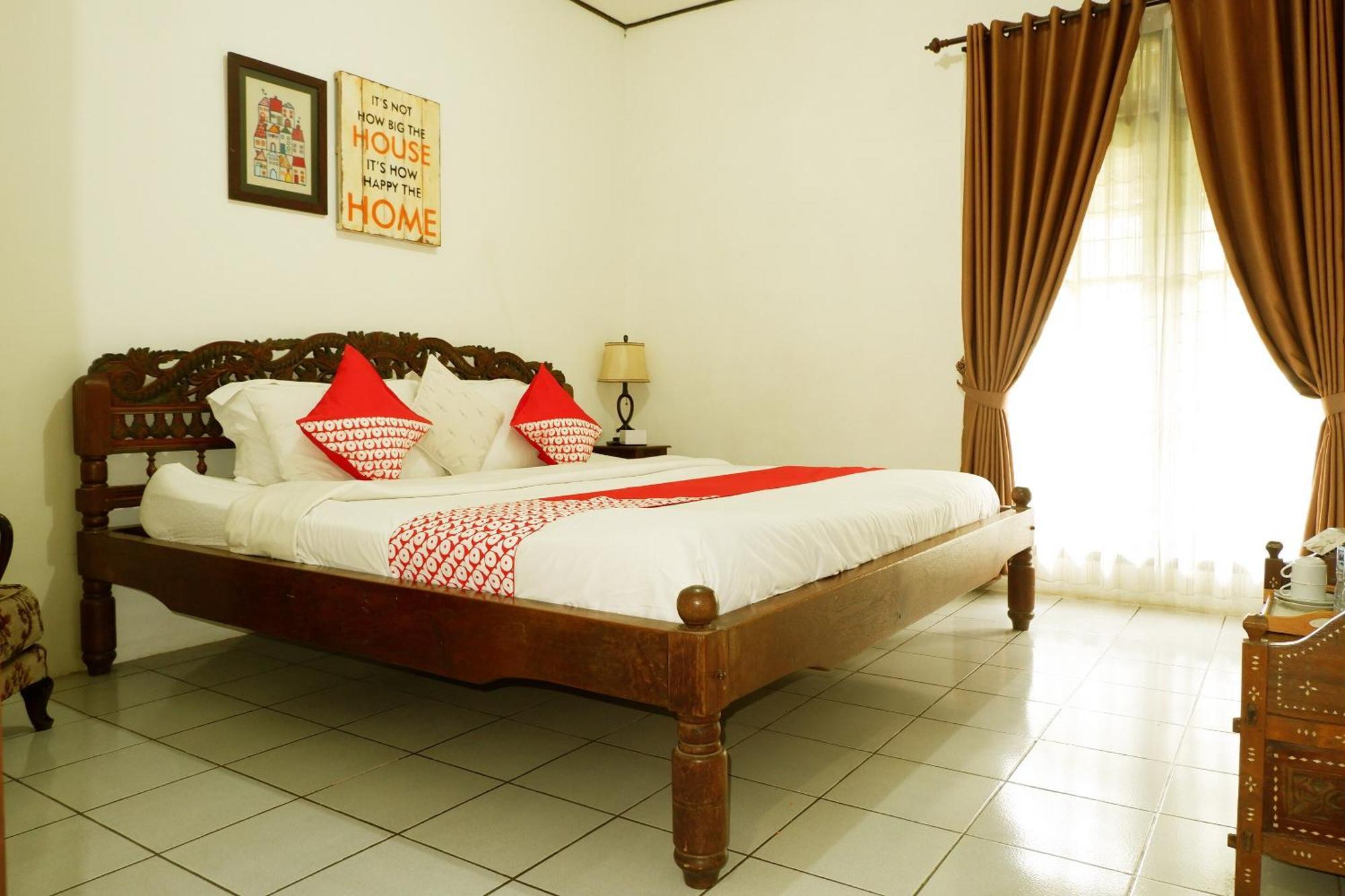 OYO 604 Cemara's Homestay Batu  Luaran gambar