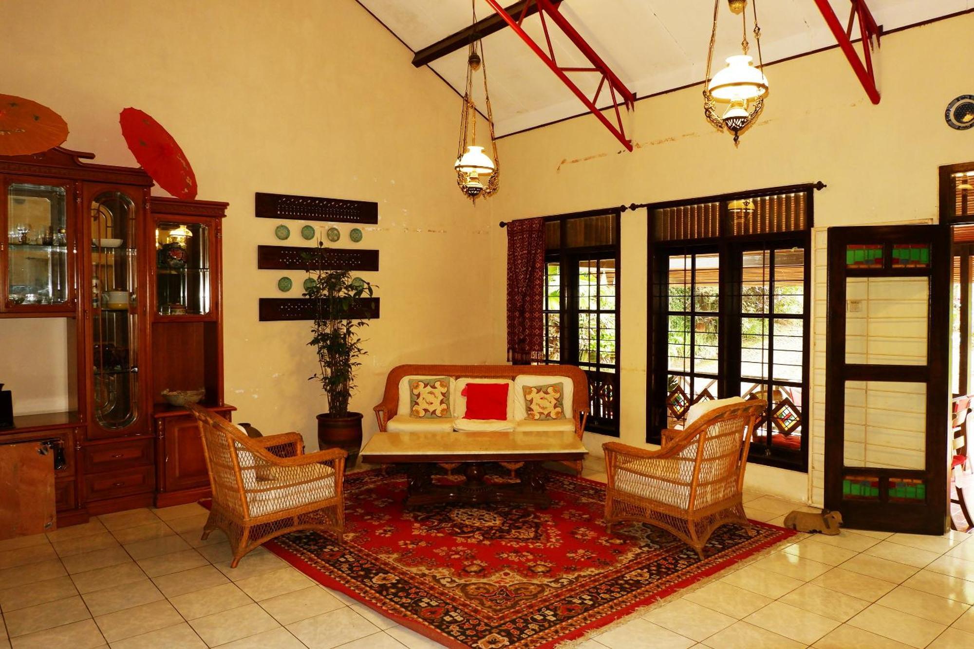 OYO 604 Cemara's Homestay Batu  Luaran gambar